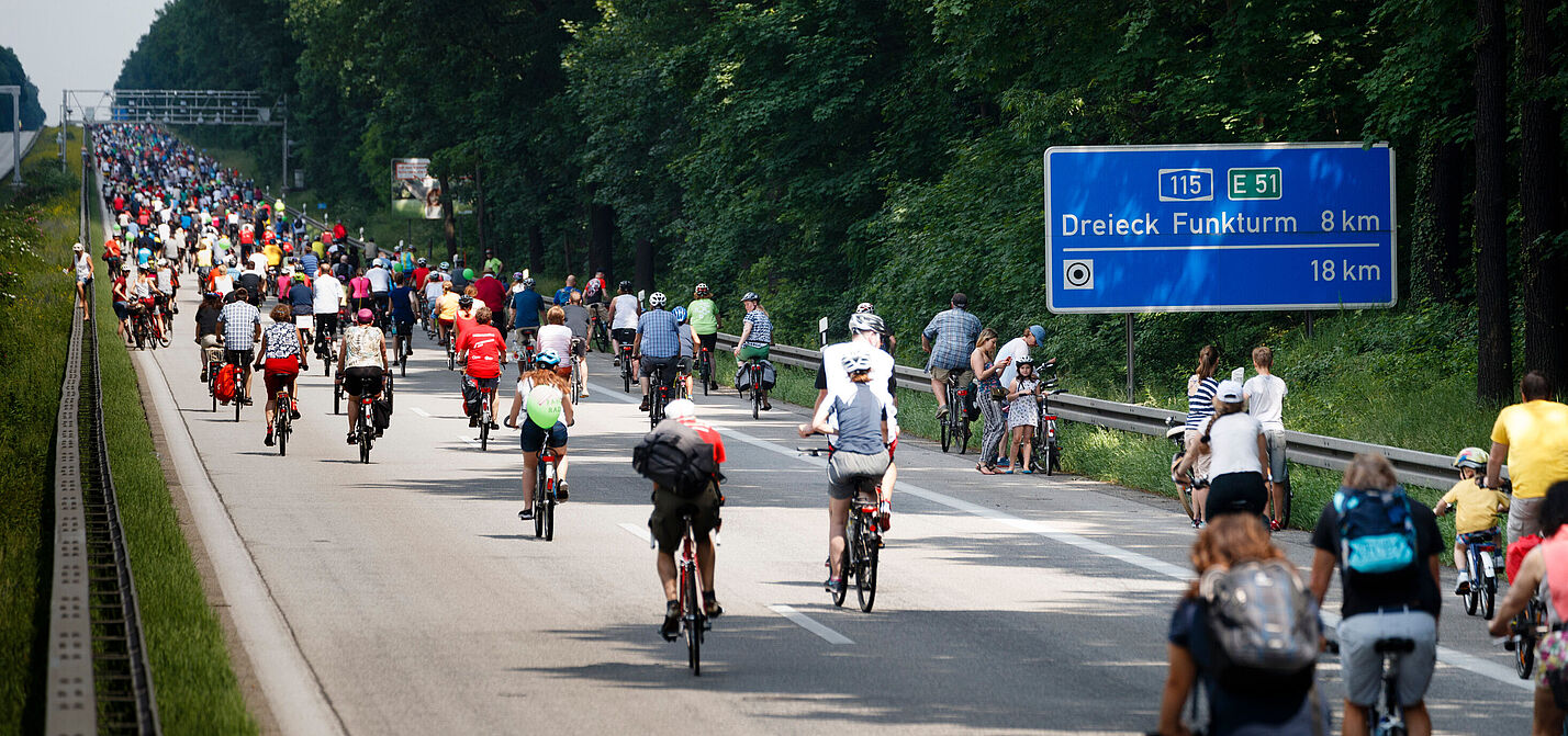 ADFC-Fahrradsternfahrt auf der Autobahn