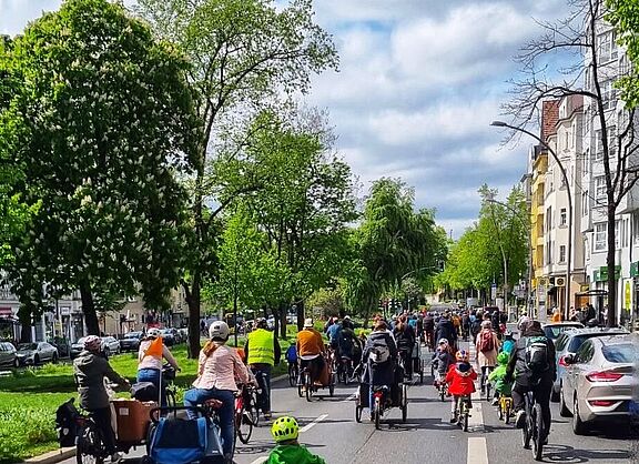Kidical Mass KinderFahrraddemo auf der Schöneberger Hauptstraße