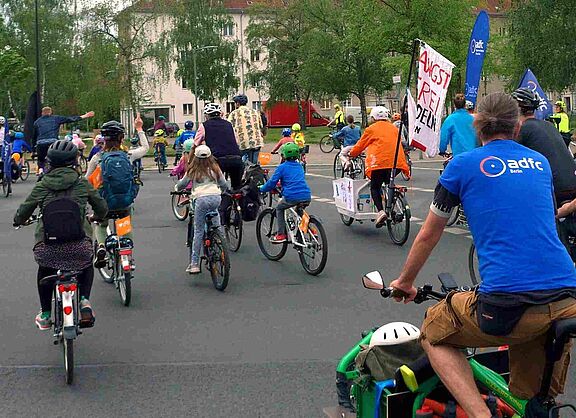 KidicalMass Demo in Berlin Mitte