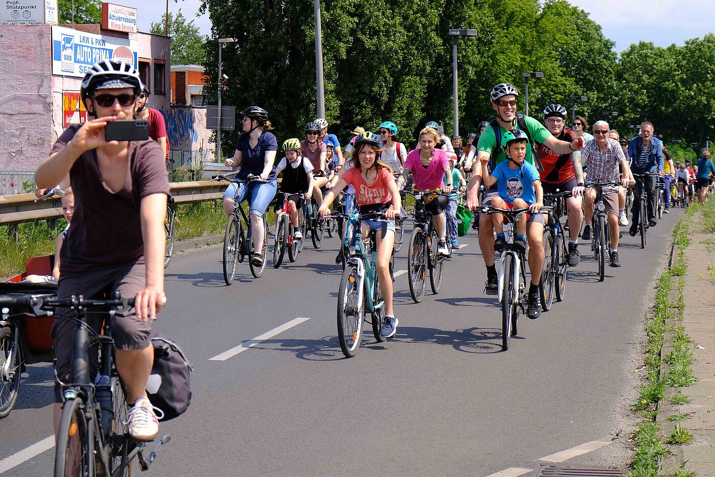 Die ADFC-Sternfahrt fährt auf die A100