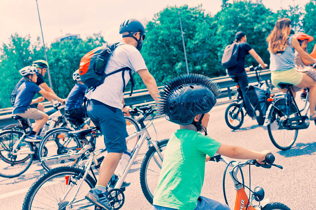 Radfahrende auf ADFC-Sternfahrt