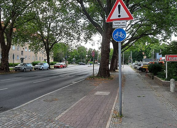 verbesserungswürdiger Hochbordradweg