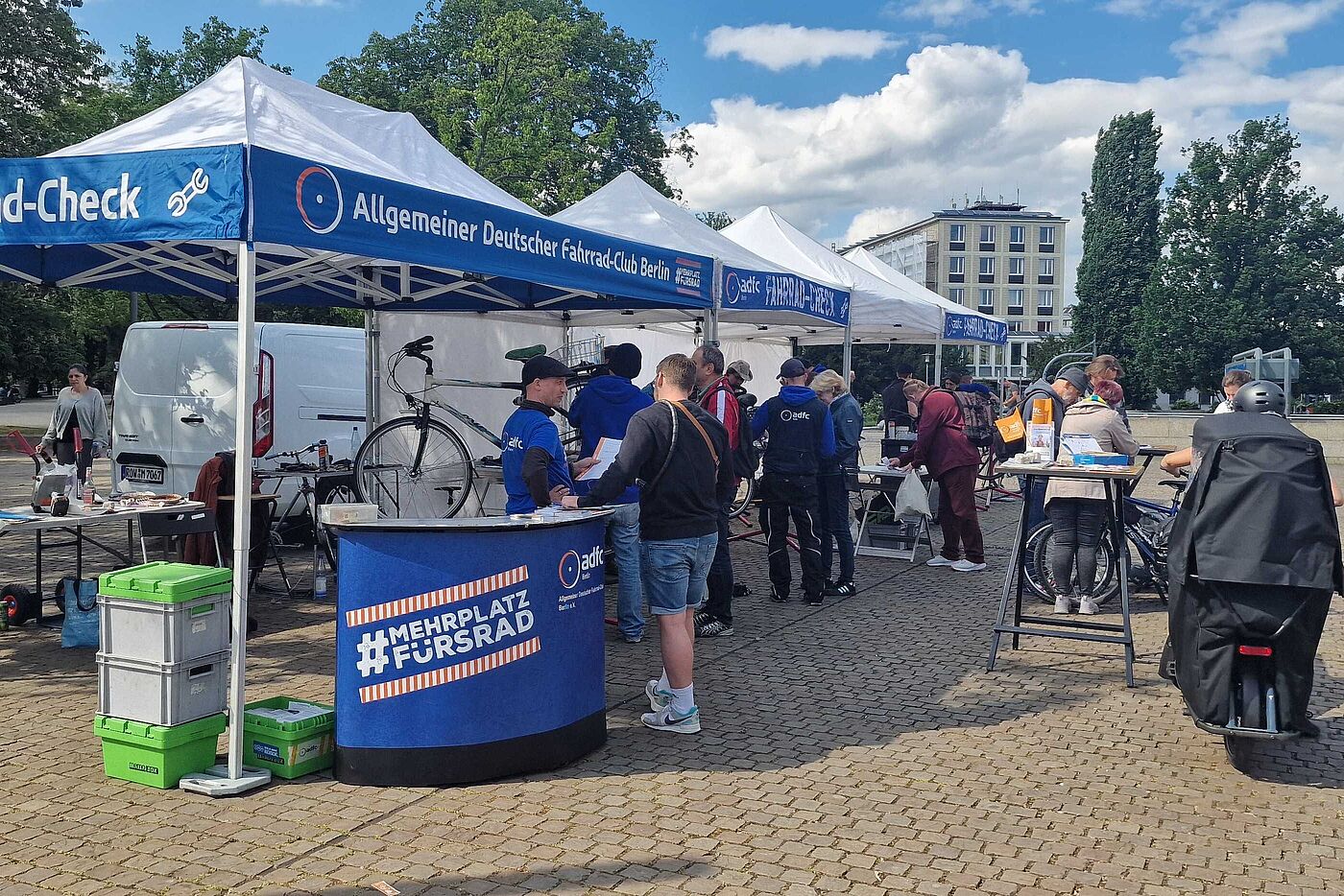 ADFC-Fahrrad-Check 2025 Spandau ADFC-Fahrrad-Check Pavillons