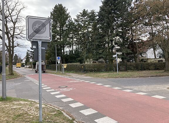 Die Alberichstraße in Biesdorf-Süd war im Mai 2000 die erste Fahrradstraße Berlins. Mittlerweile ist sie in die Jahre gekommen