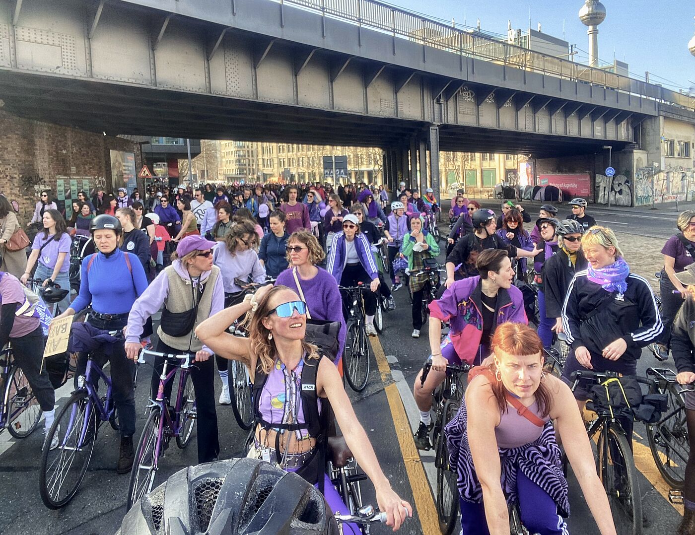 Purple Ride 2025 Jannowitzbrücke Purple Ride 2025 an der Jannowitzbrücke