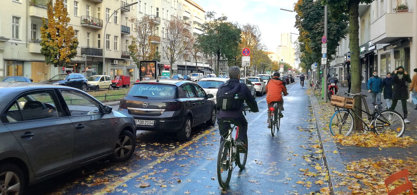 Radweg auf der Kantstraße: Seit der Einrichtung in 2020 sehr gut angenommen Radweg auf der Kantstraße: Seit der Einrichtung in 2020 sehr gut angenommen