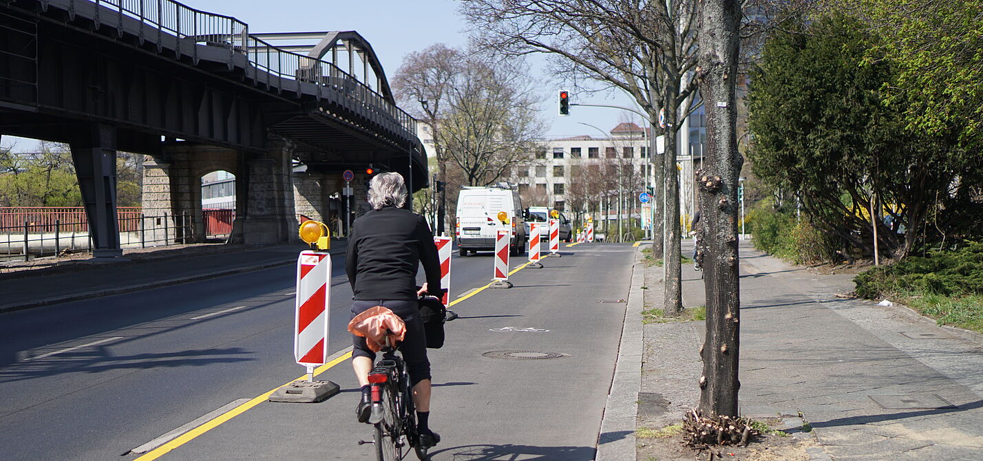Pop-Up-Radweg Hallesches Ufer Pop-Up-Radweg am Halleschen Ufer