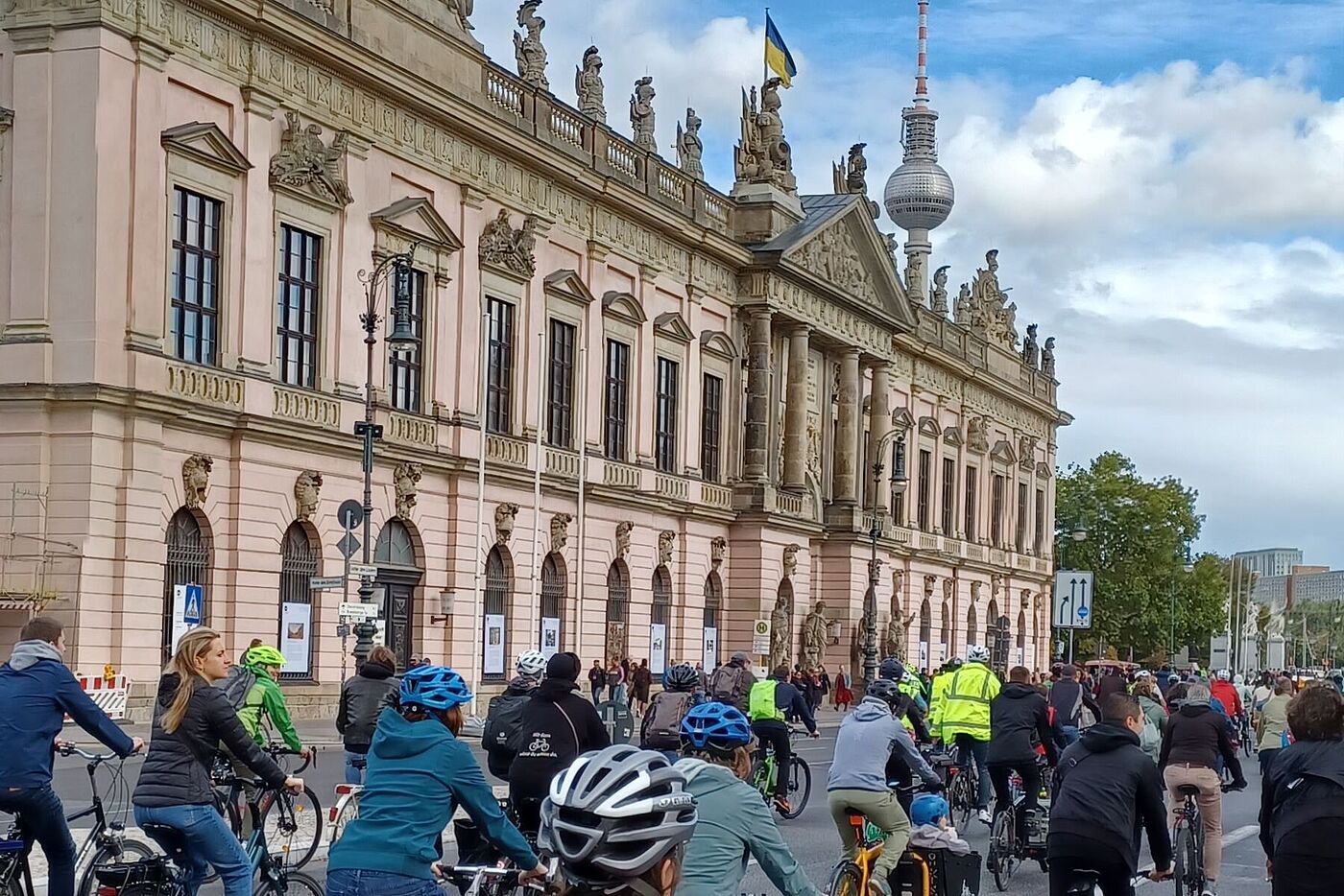 Blick auf den Fernsehturm bei der Fahrrad-Kreisfahrt