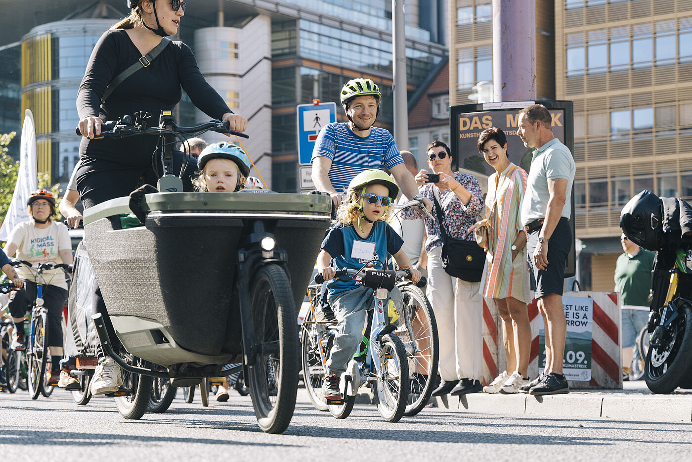 Kidical Mass Teilnehmer:innen am Potsdamer Platz