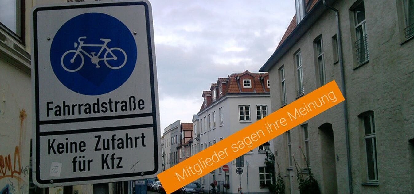 Fahrradstraße (Beispiel Lübeck) mit schräger Aufschrift