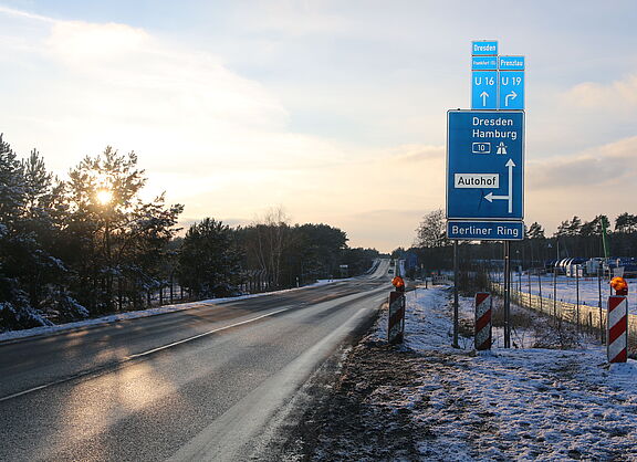 Die Straße zum Tesla-Werksgelände