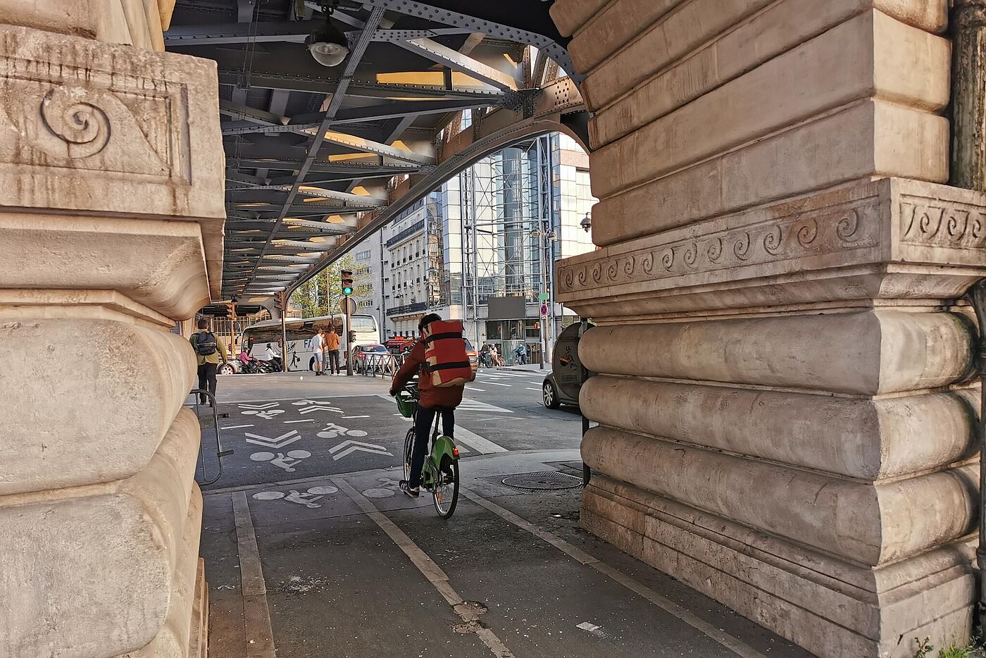 Paris macht es vor: Überdachter Radweg 