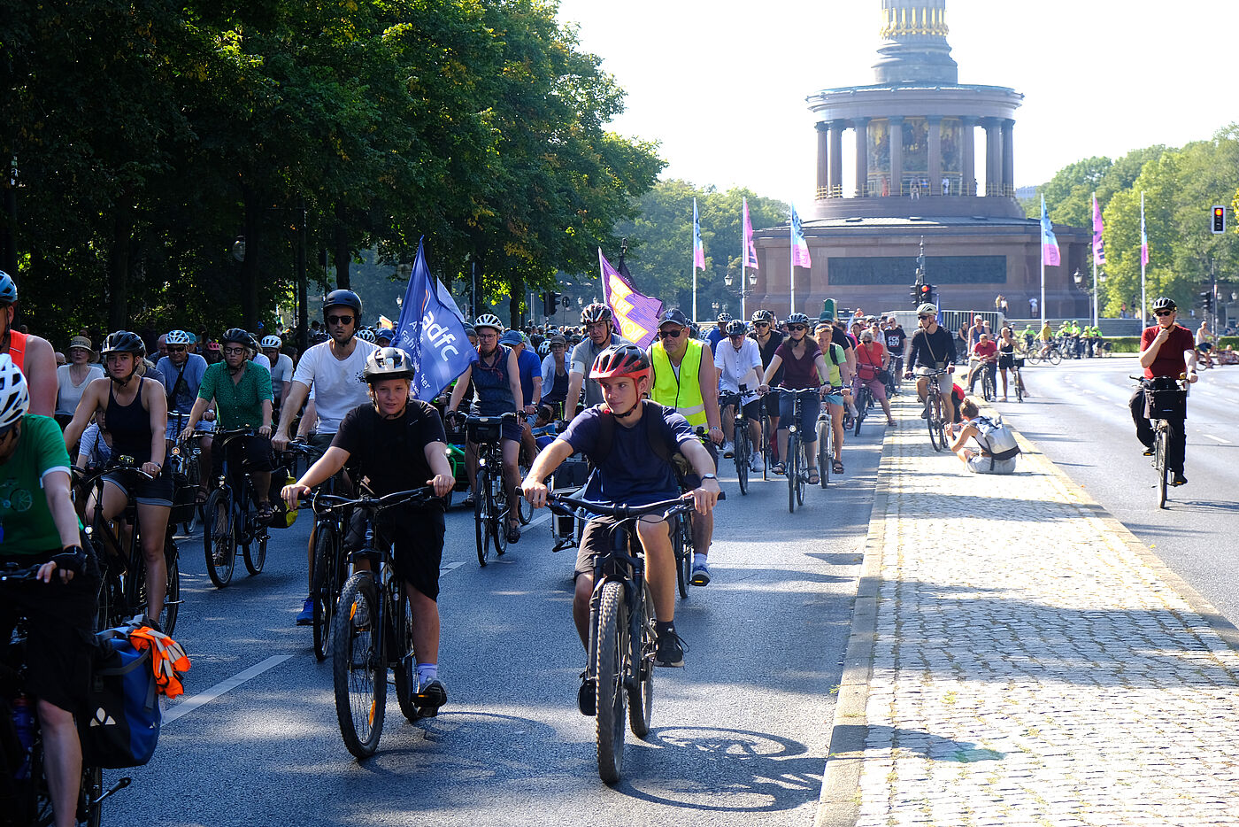 Vor dem großen Stern - Demo Radwegestopp