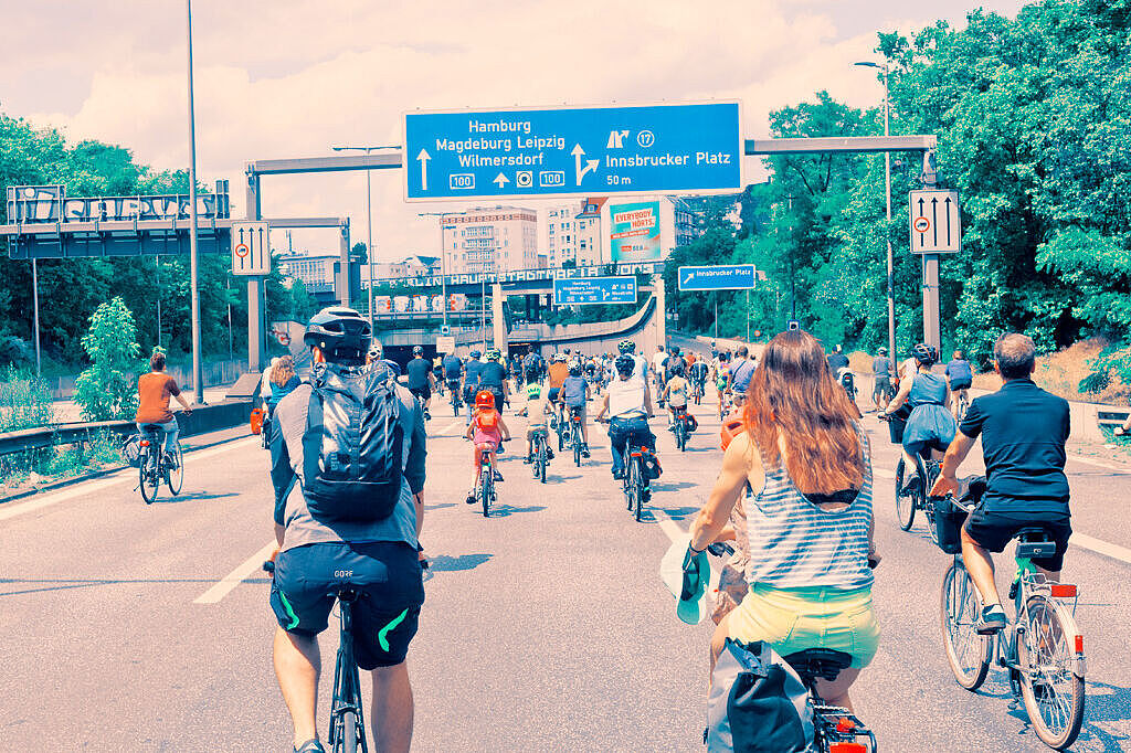 Radfahrende auf ADFC-Sternfahrt 