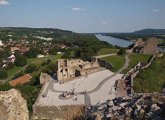 Ruinen der Burg Devín am Fluss Donau