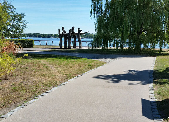 Blick von der Uferpromenade auf den Nieder Neuendorfer See.