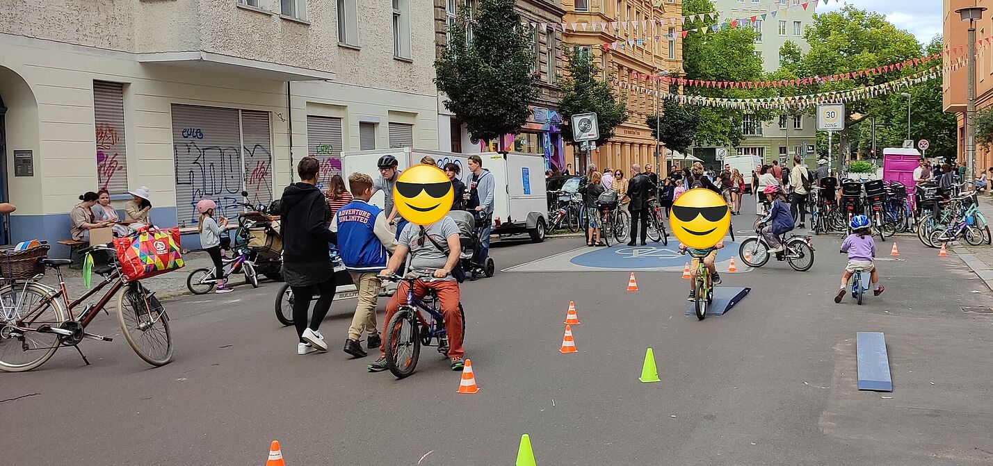 Kinder-Fahrrad-Parcours auf der Choriner Straße