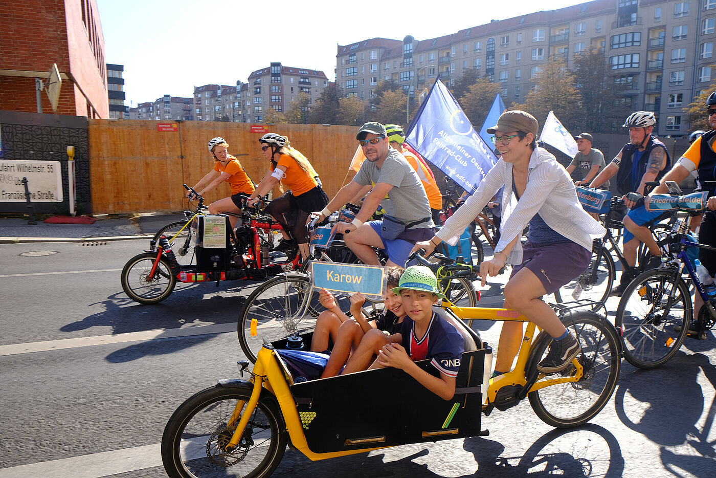Auf dem Weg zum Roten Rathaus - Demo Radwegestopp 8. September 2024