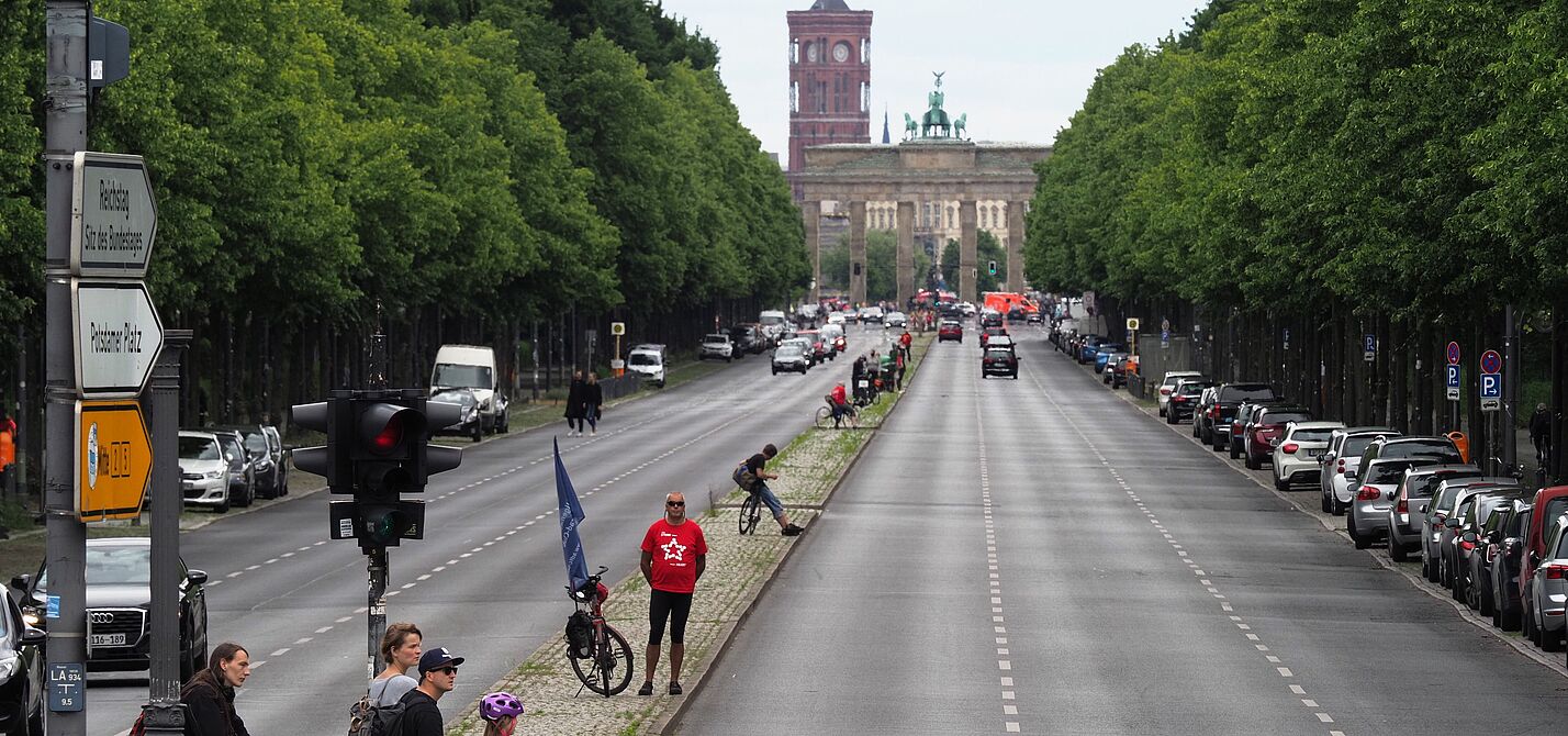 Teilnehmende mit Abstand auf Fahrradstern 2020