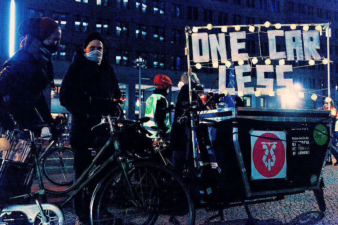 "One Car Less" mit der fLotte Berlin auf der ADFC-Lichterfahrt