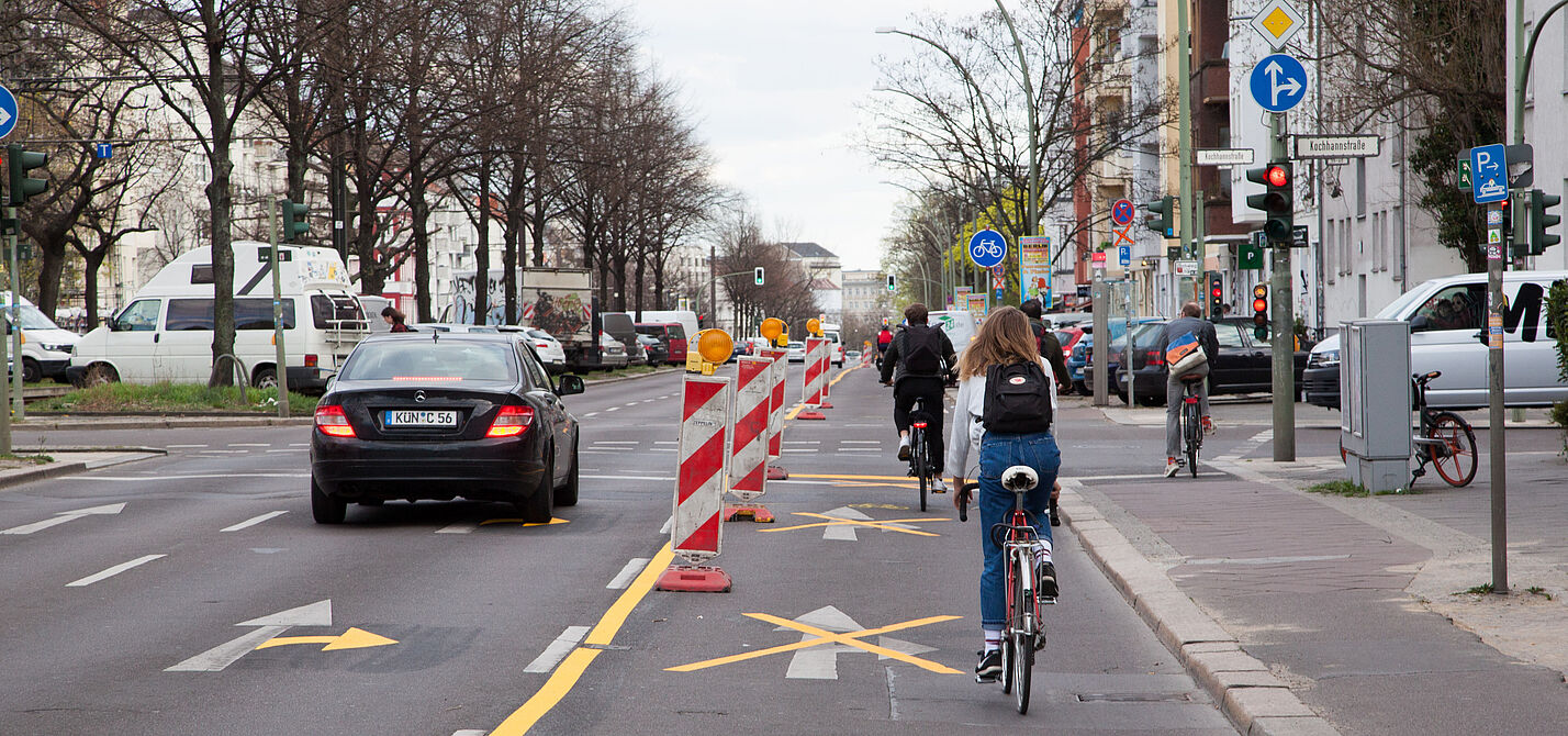 Pop-Up-Radweg an der Petersburger Straße