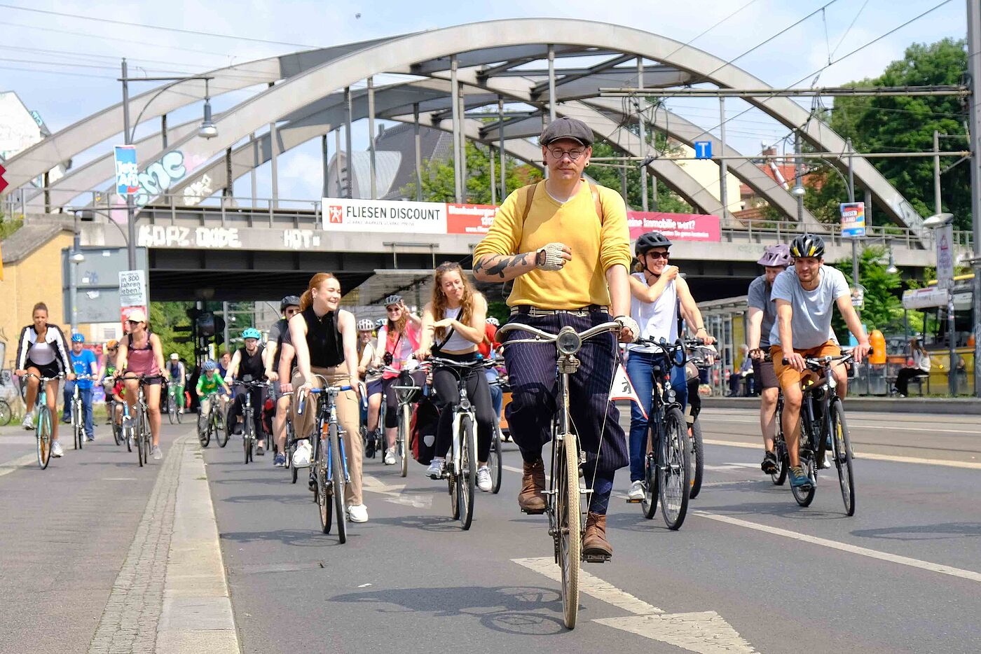 Von Pankow geht es weiter zum Roten Rathaus. ADFC-Sternfahrt in Berlin.