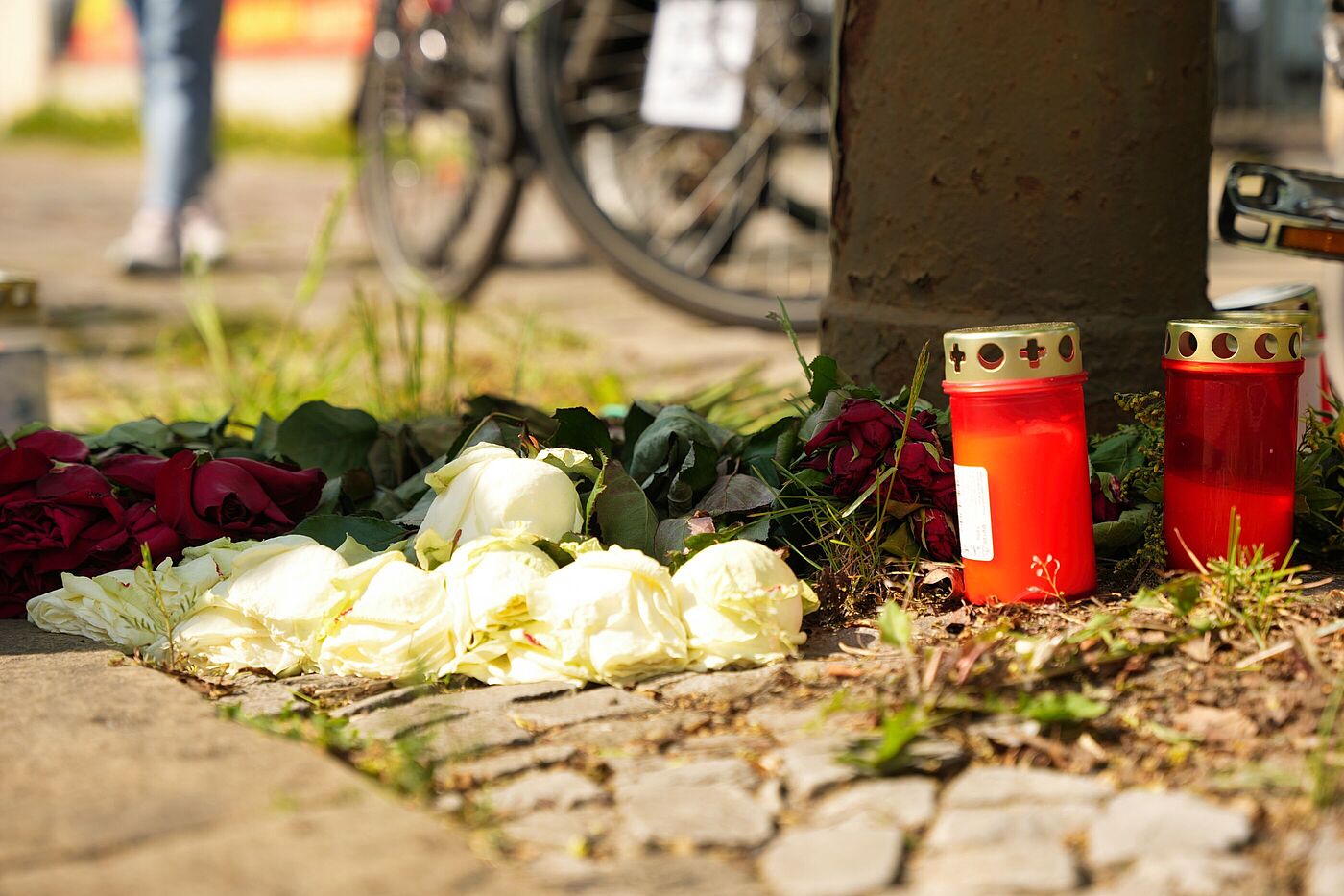Blumen an der Unfallstelle