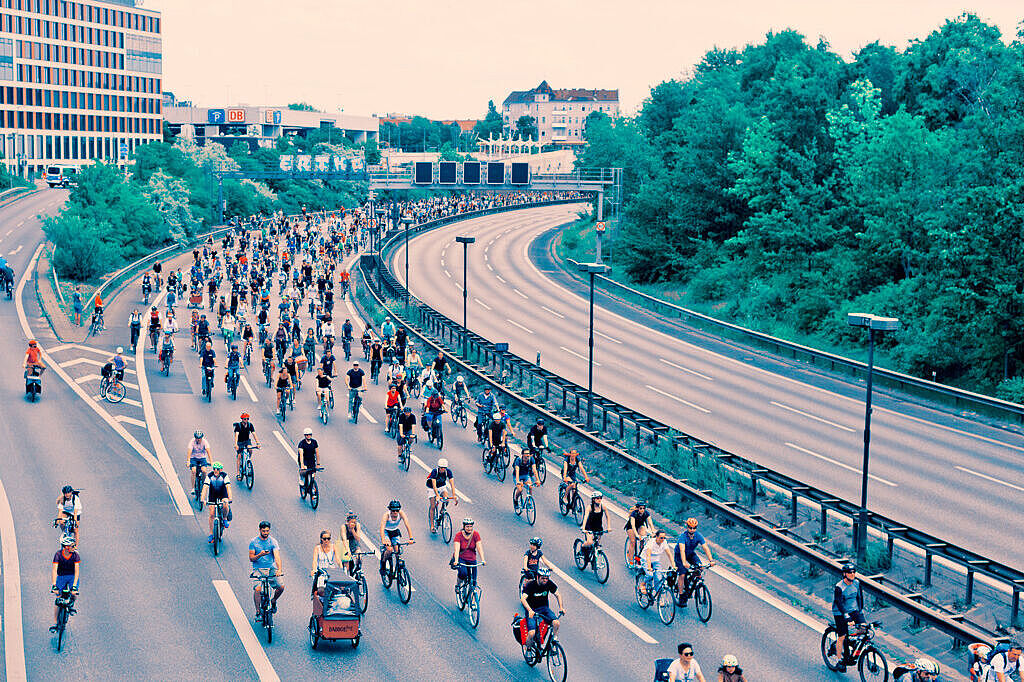 Radfahrende auf ADFC-Sternfahrt 