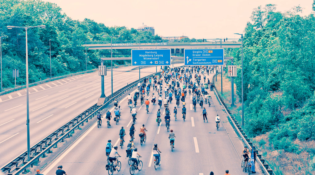 Radfahrende auf der ADFC-Sternfahrt