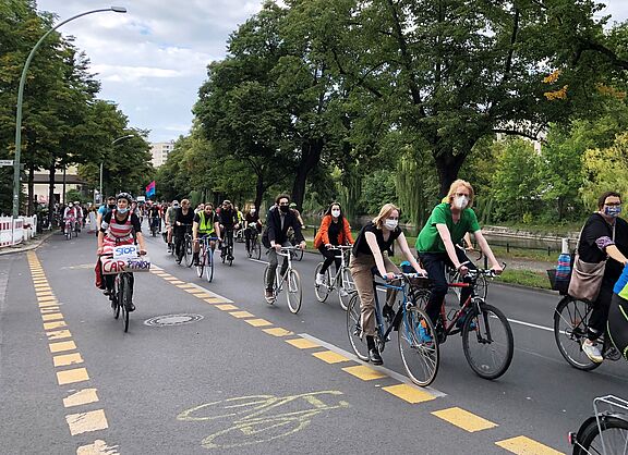 Fahrraddemo durch die Stadt 