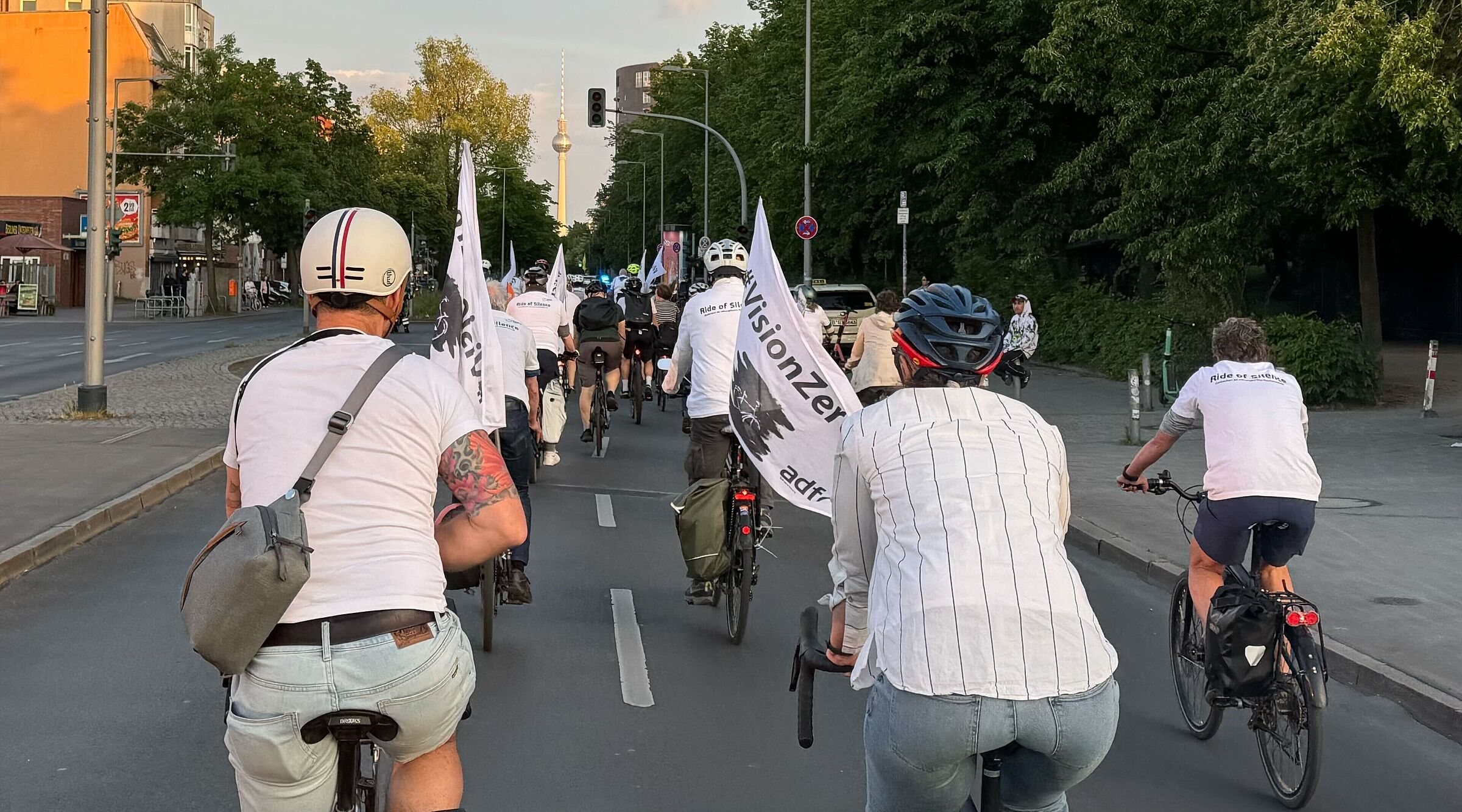 Beim Ride of Silence gedenken wir der getöteten und schwerverletzten Radfahrer:innen
