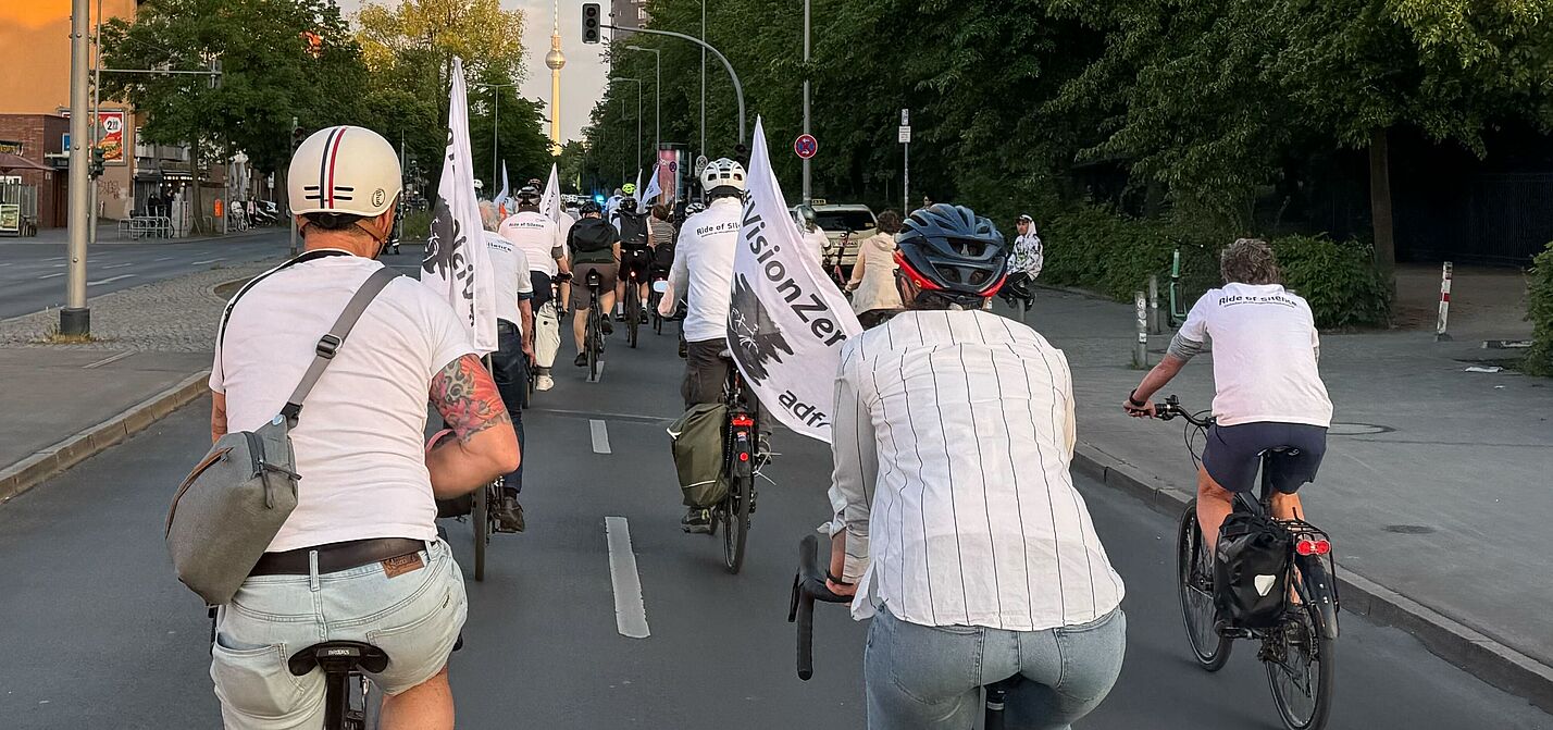 Beim Ride of Silence gedenken wir der getöteten und schwerverletzten Radfahrer:innen