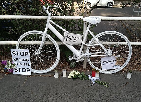 weißes Geisterrad für getötete 74-jährige Radfahrerin 