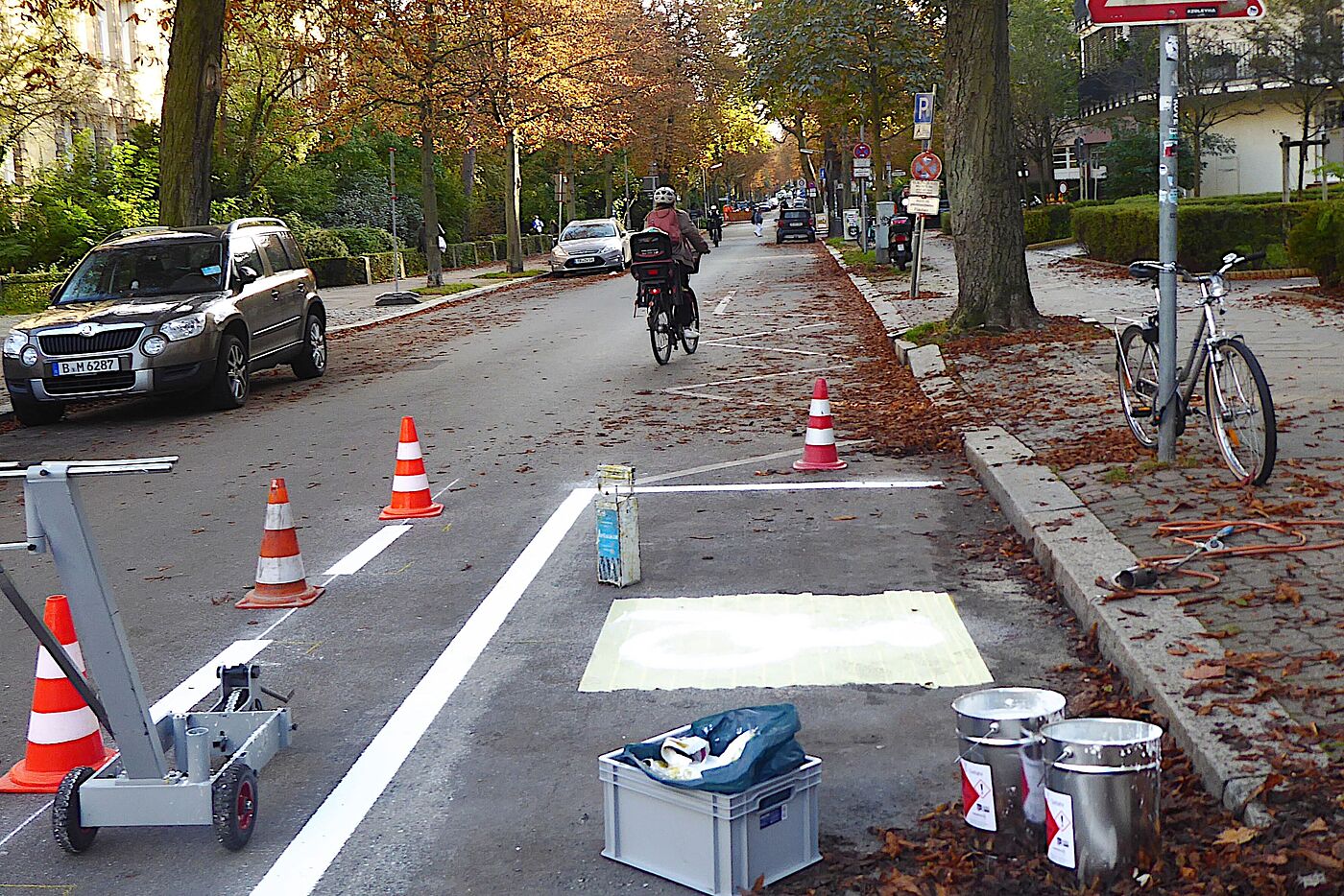 Markierungsarbeiten für einen Stellplatz auf der Handjerystraße