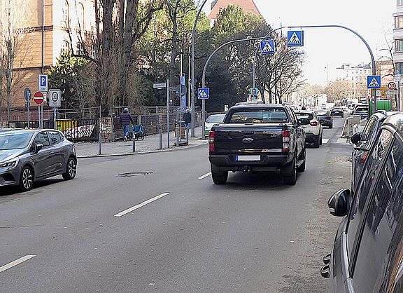 Grunewaldstraße Schöneberg zwischen Akazienstraße und Kleistpark. Sichere Radwege gibt es hier noch nicht. 