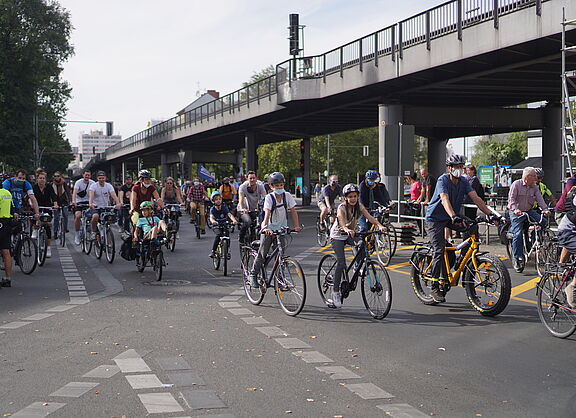 Kinder auf Fahrraddemo