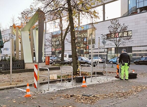 Bessere Sicht und mehr Platz fürs Rad: Fahrradbügel an Kreuzungsecken