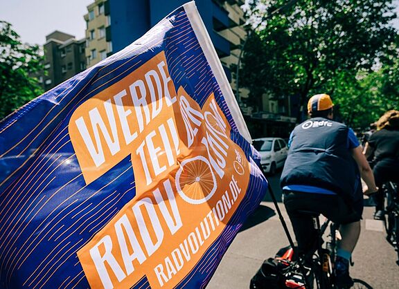 Ordner:innen unterstützen den Ablauf von Demos und Aktionen © ADFC Berlin / Deckbar
