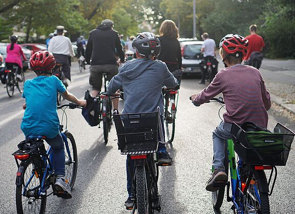 Kinder auf Fahrraddemo