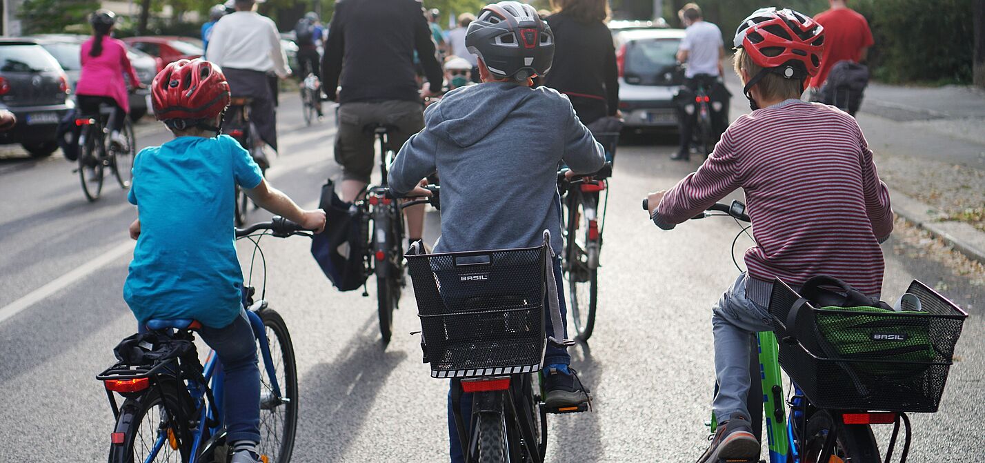 Kinder auf Fahrraddemo