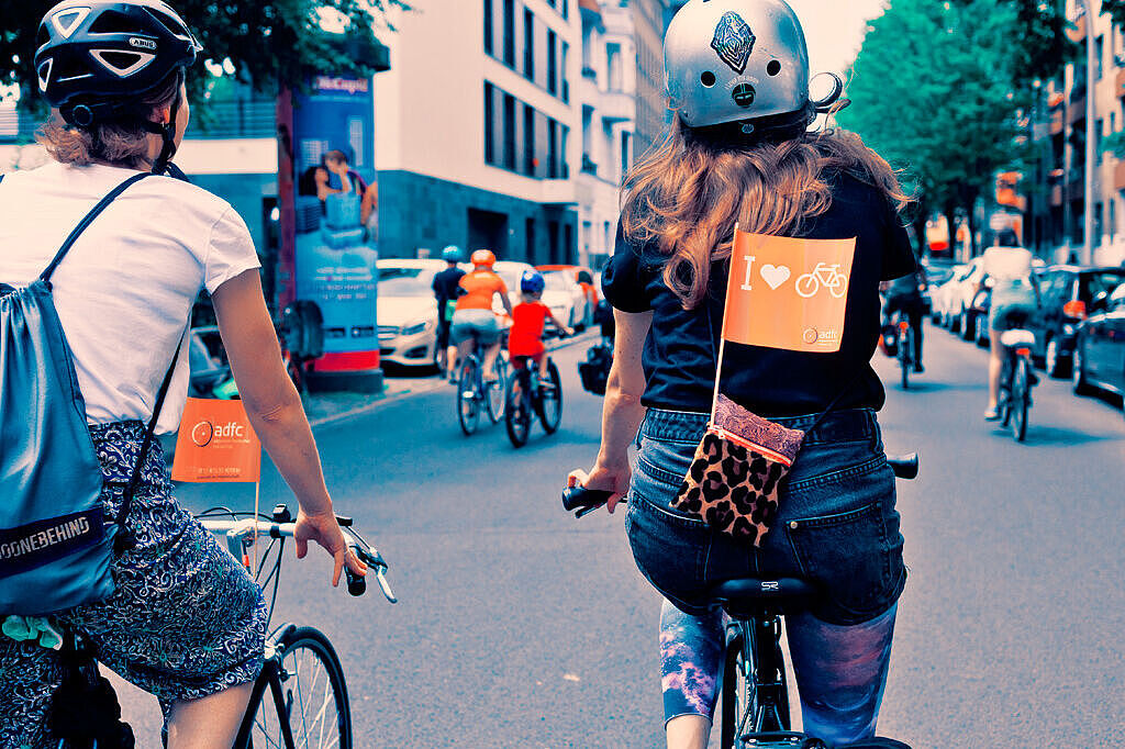 Radfahrende auf ADFC-Sternfahrt