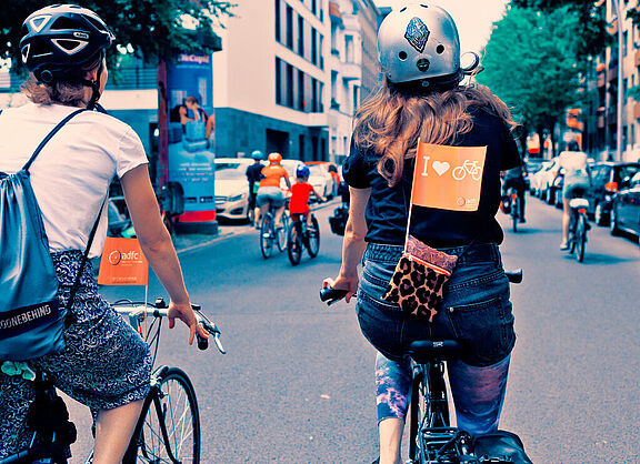 Radfahrende auf ADFC-Sternfahrt