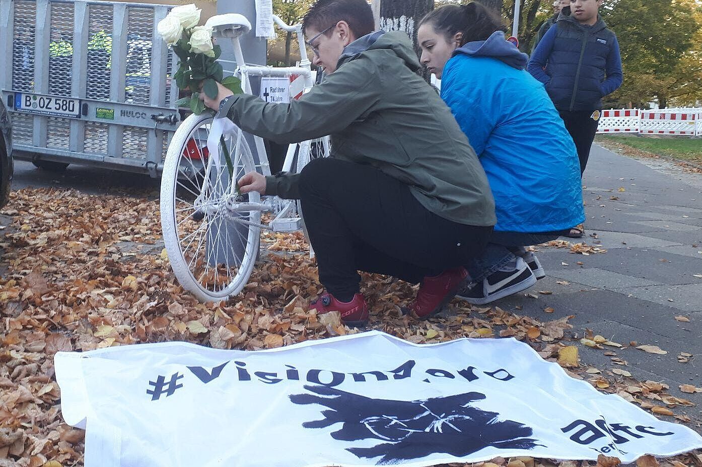 Geisterrad erinnert an getöteten Radfahrer in Wilmersdorf