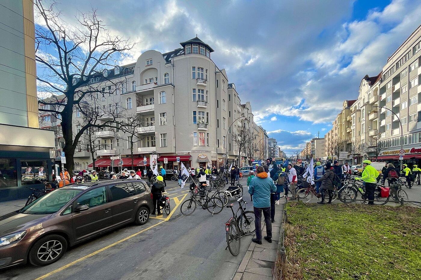 Mahnwache für verstorbenen Radfahrer in Charlottenburg