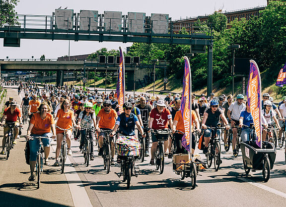 ADFC-Sternfahrt: Das Fahrradhighlight des Jahres führt auch über die Autobahn