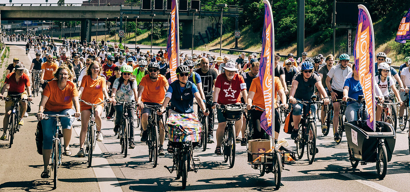 ADFC-Sternfahrt: Das Fahrradhighlight des Jahres führt auch über die Autobahn