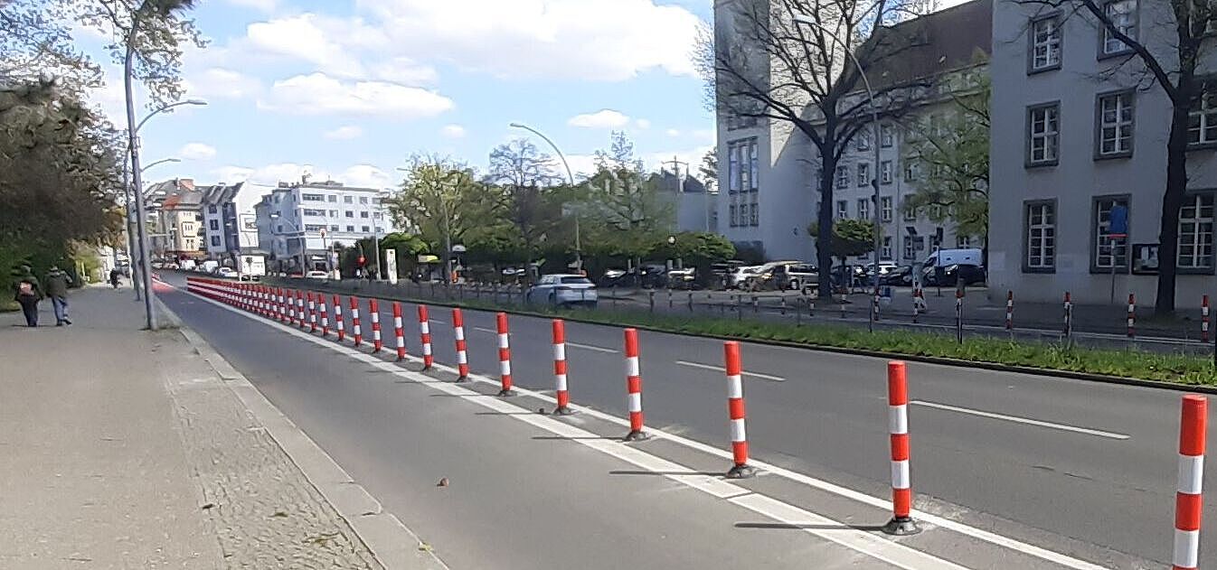 Geschützter Radstreifen am Te-Damm