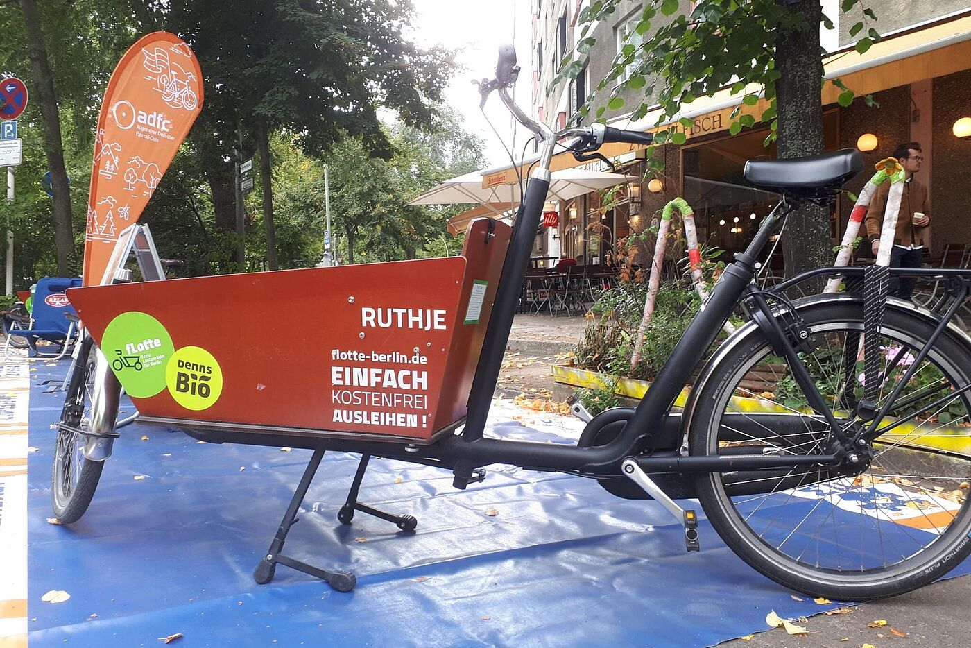 ein Lastenrad der fLotte Berlin beim Parking Day