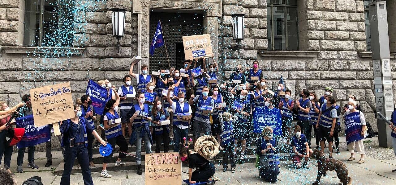 Unterschrifteneinreichung vor der Senatsinnenverwaltung am 03.09.2021