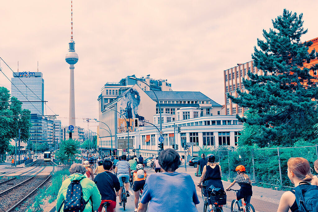 Radfahrende auf ADFC-Sternfahrt